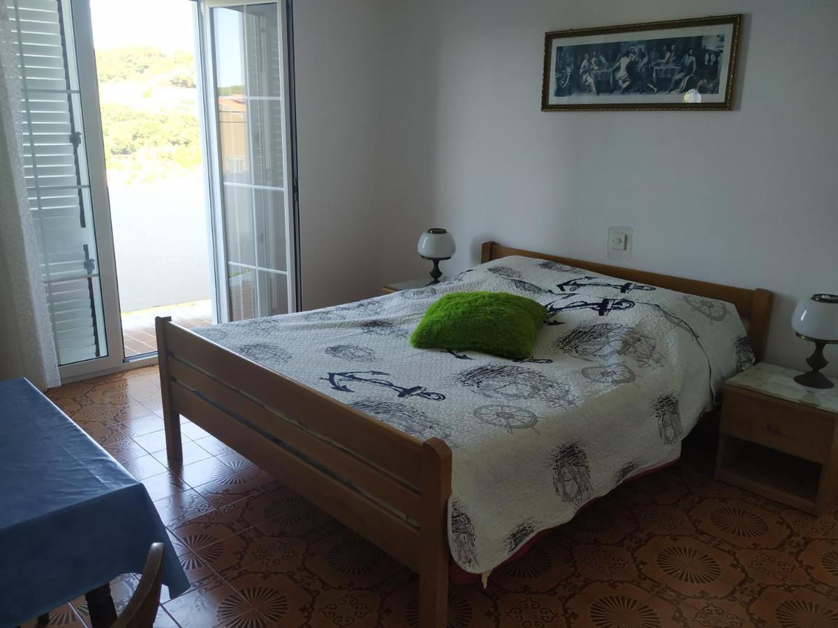 Hotel Kuca Carmen Rab Town Esterno foto
