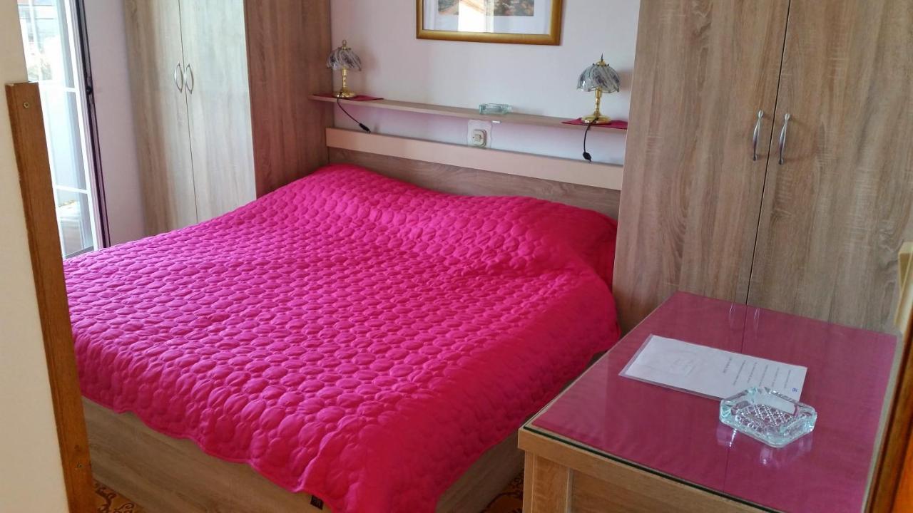 Hotel Kuca Carmen Rab Town Esterno foto